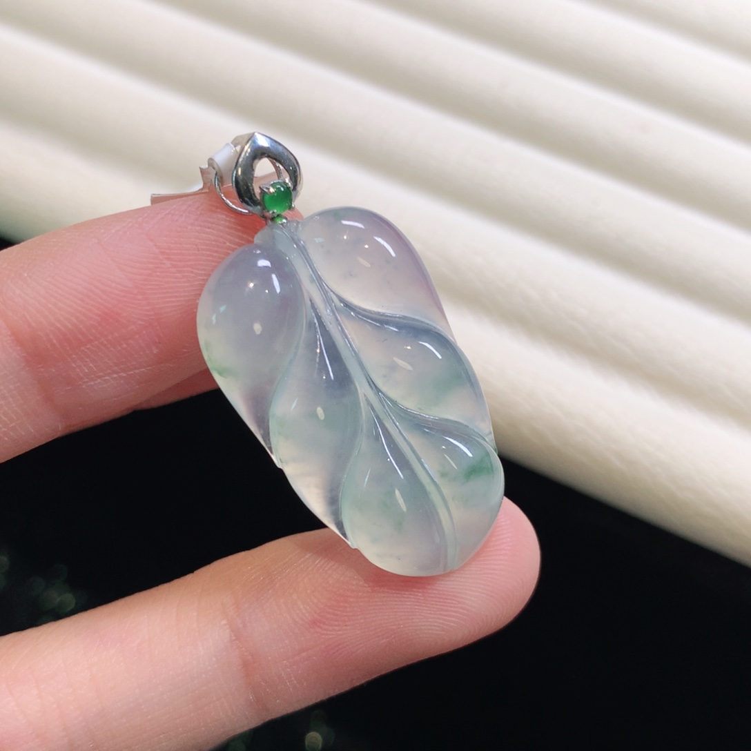 翡翠颈饰18K金镶嵌叶子