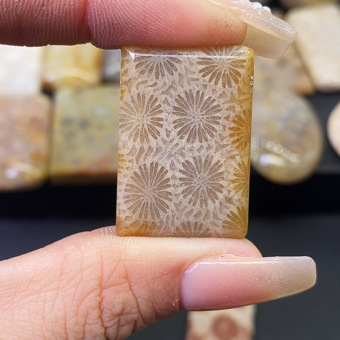 硅化玉颈饰合金余***老