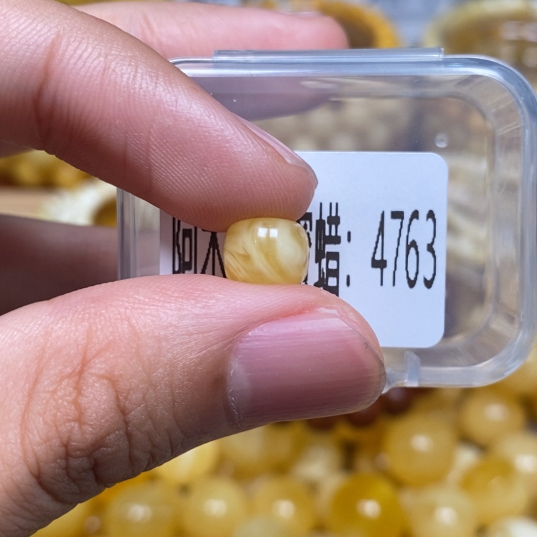 蜜蜡未镶嵌珠宝奇石4763