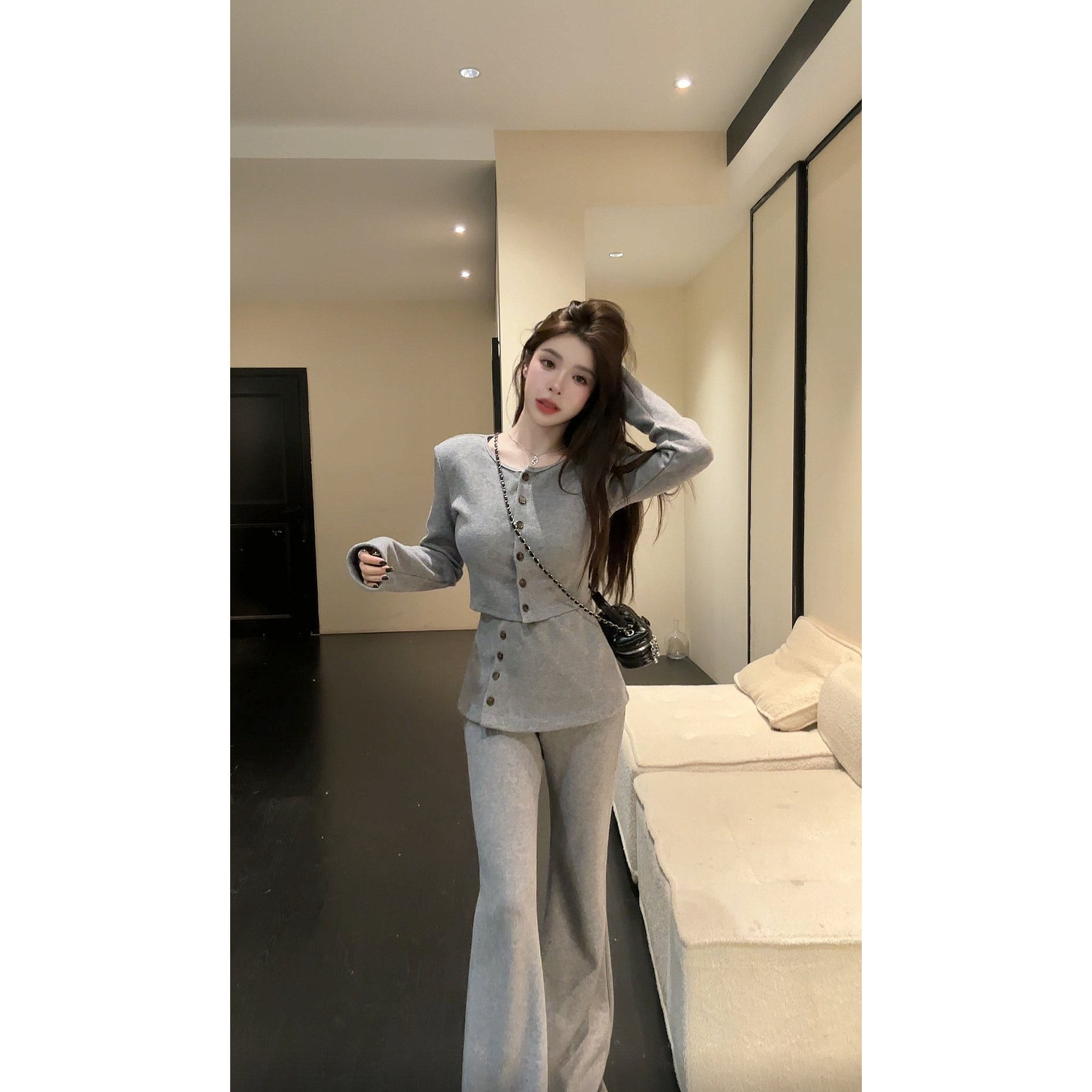 【HuiHui】纯欲风时尚运动显瘦百搭屁帘套装带垫肩加厚套装（D0223）