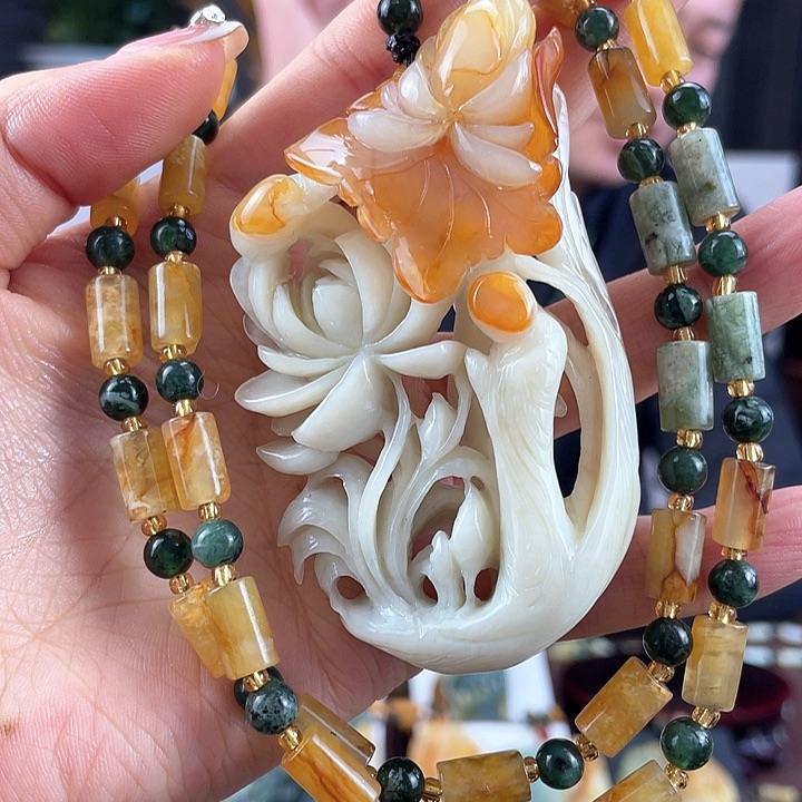 蛇纹石玉颈饰未镶嵌