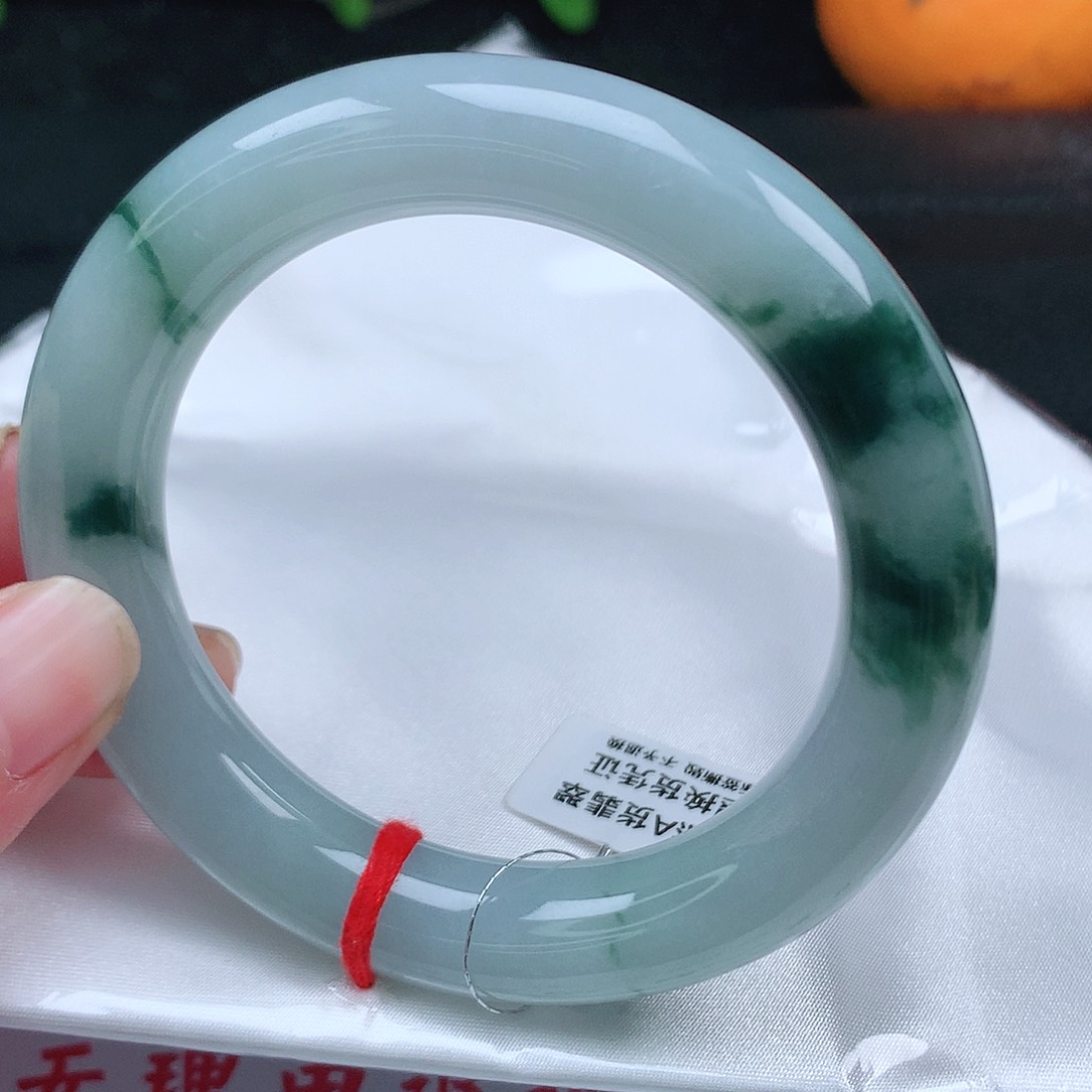 翡翠手镯未镶嵌55圈