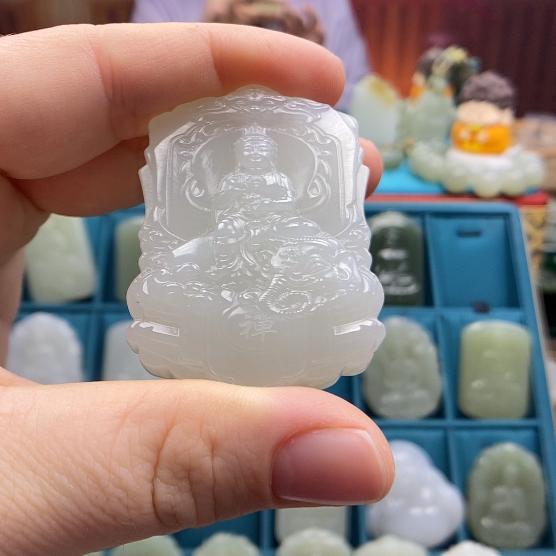 和田玉未镶嵌颈饰国****?