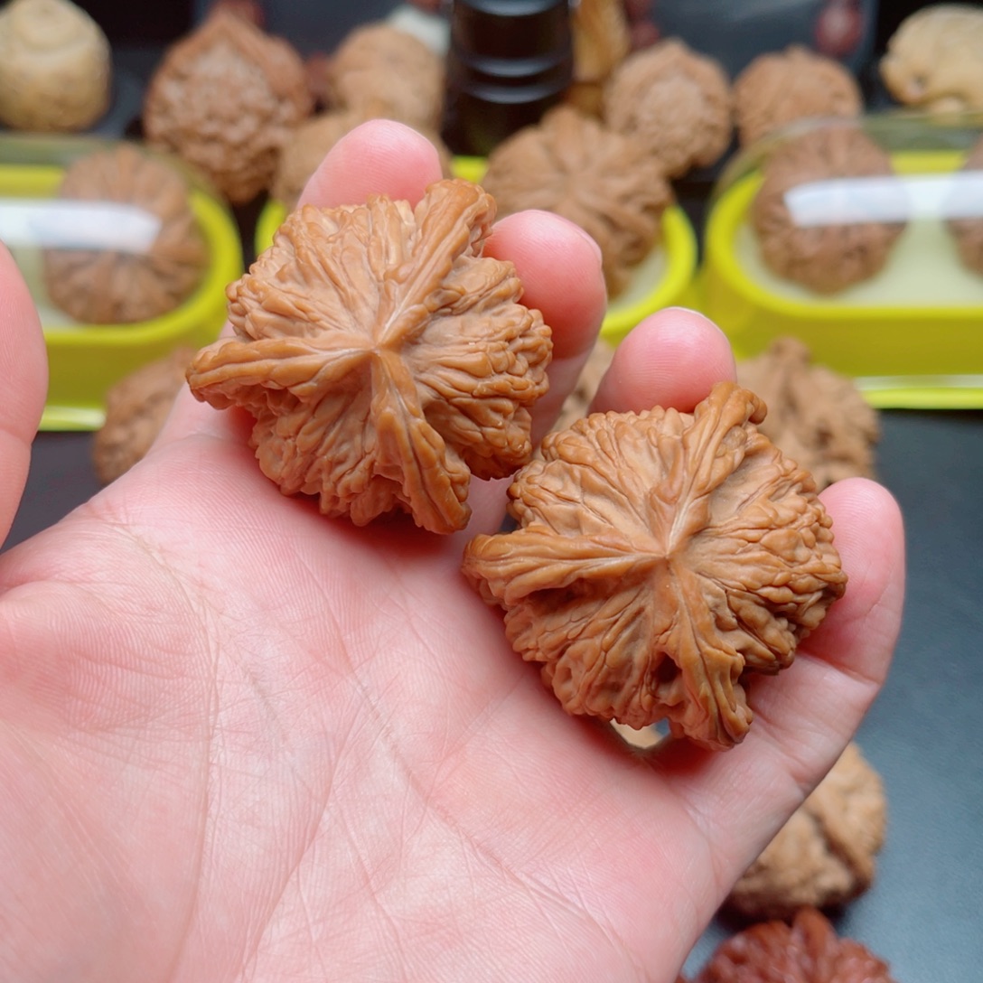 文玩核桃吊坠麦穗虎头三棱42×42×41