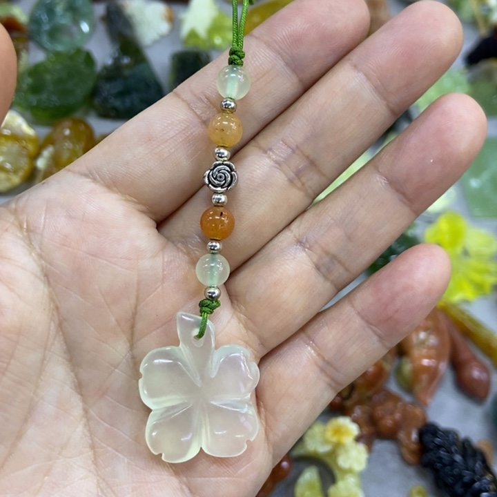 未镶嵌蛇纹石玉挂件梅*