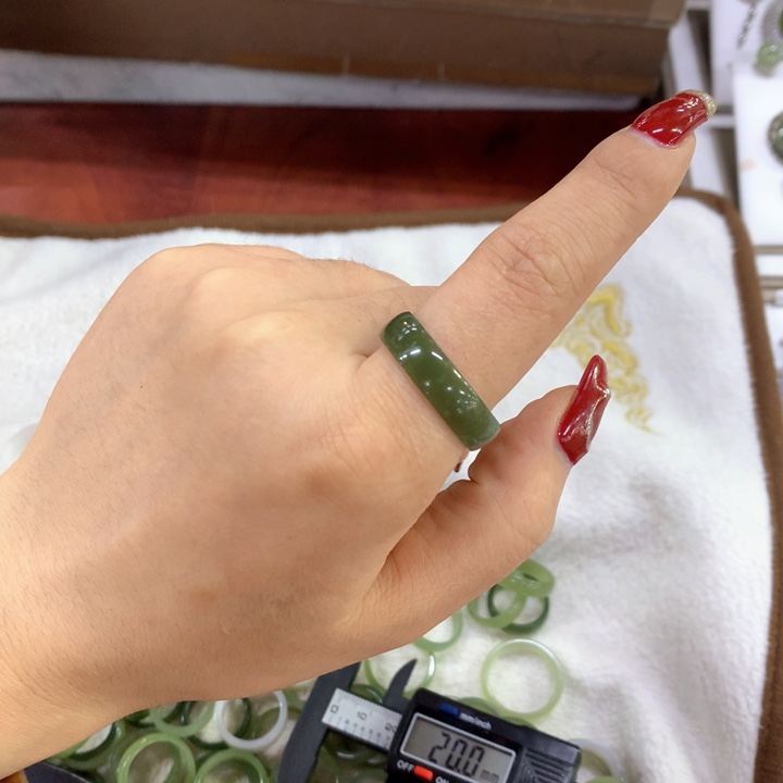 透闪石质玉戒指未镶嵌