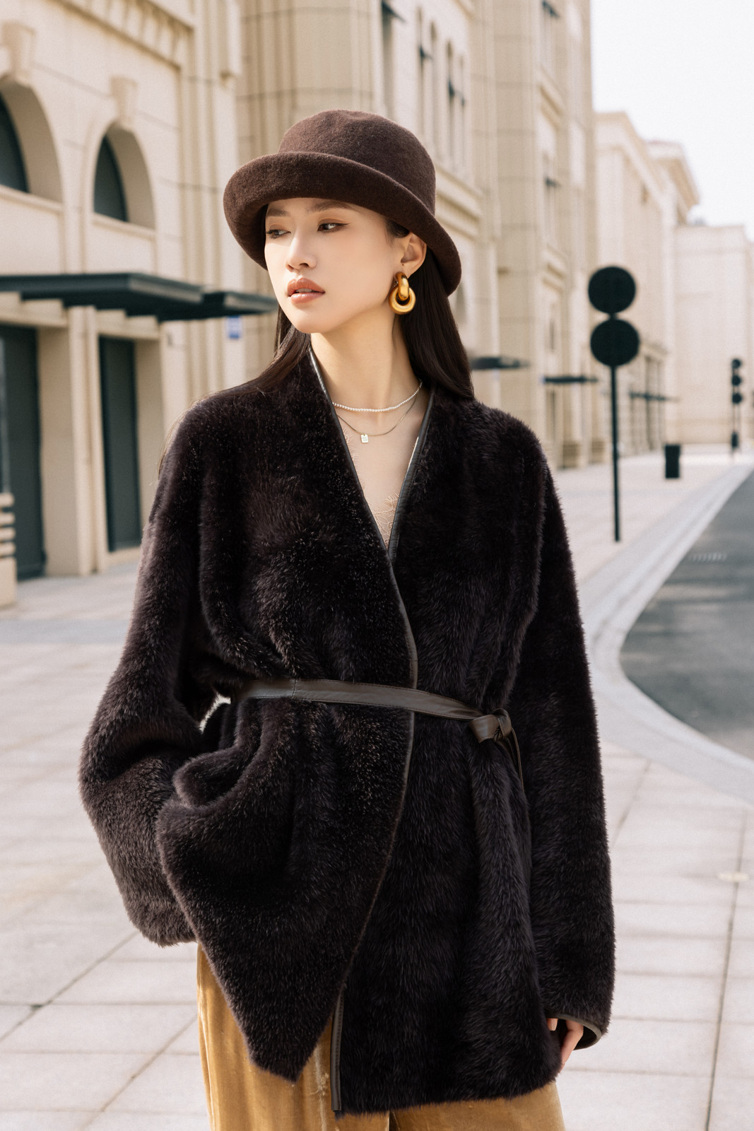 2025新款羊羔毛皮毛一体外套V领收腰中长款WQJ-5207