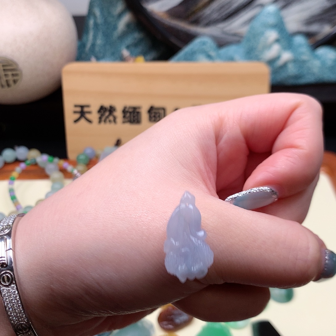 翡翠未镶嵌颈饰A货翡翠