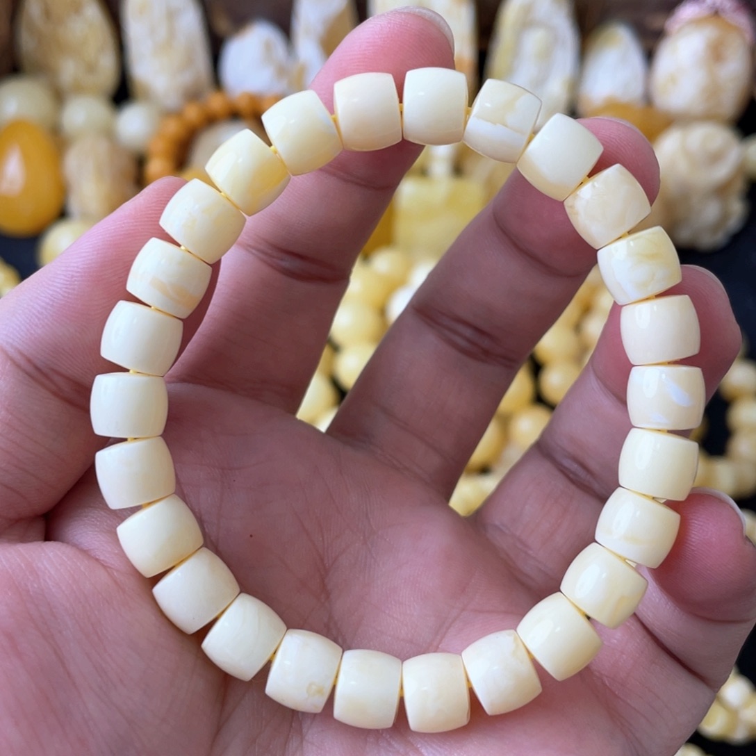 琥珀手串未镶嵌8+俄料浓瓷白蜡精工直切手串（微瑕）