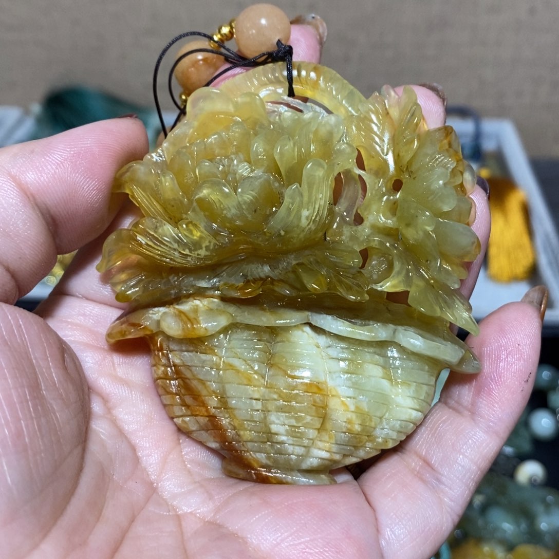 蛇纹石玉颈饰未镶嵌