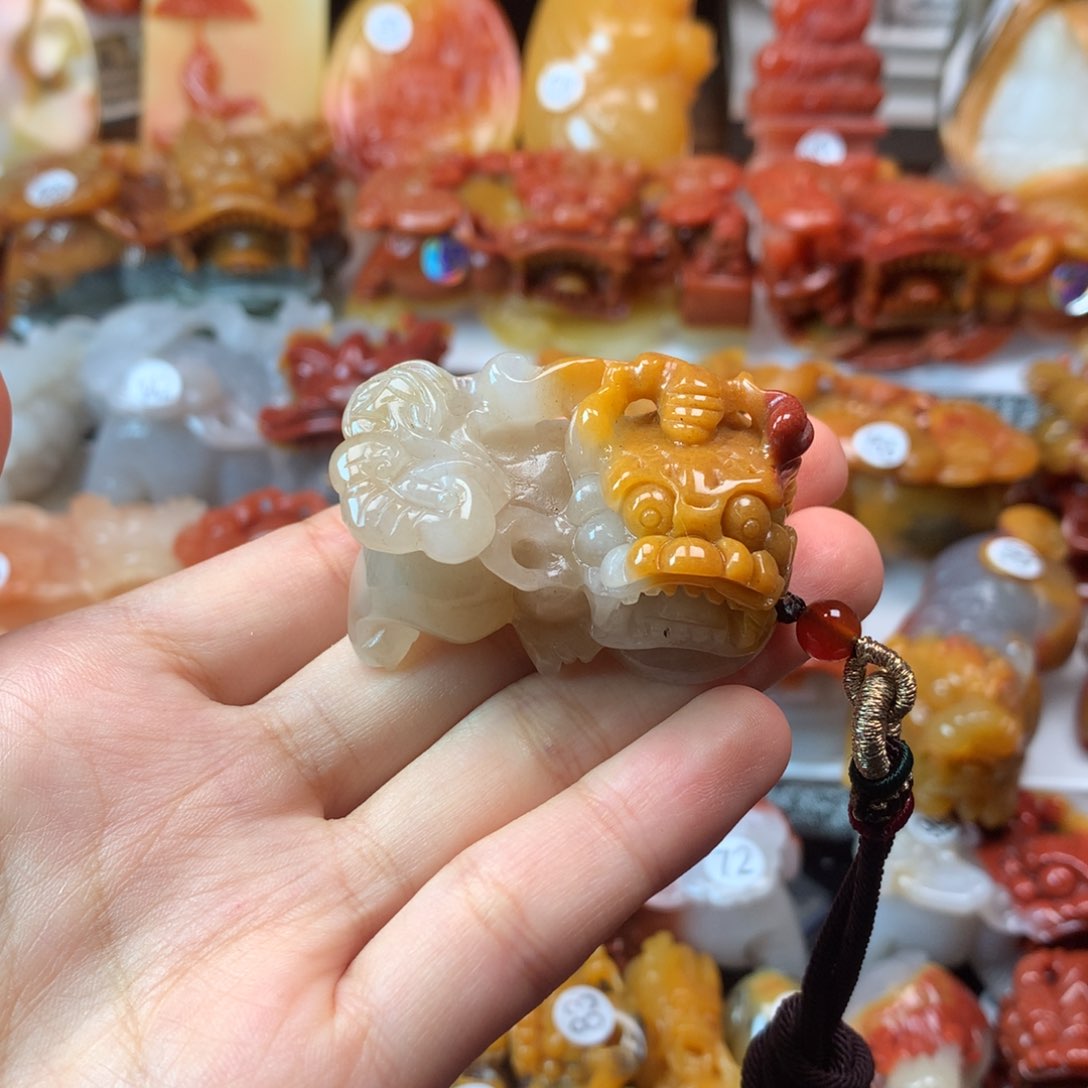 石英质玉（黄龙玉）未镶嵌挂件