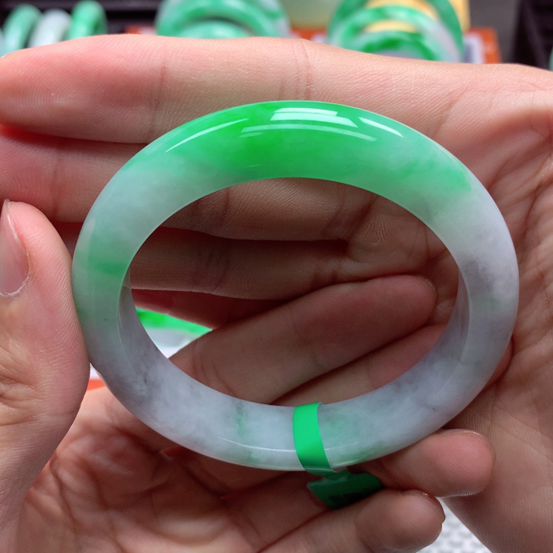 翡翠未镶嵌手镯开*果缅甸翡翠