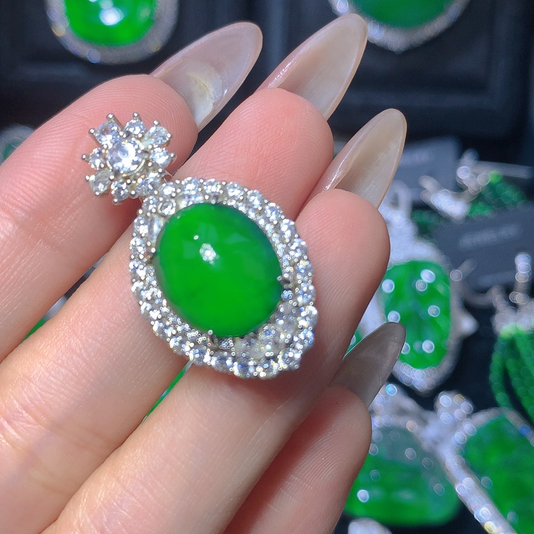 翡翠颈饰银S925镶嵌翡翠