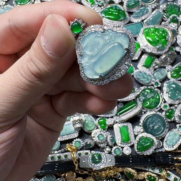 翡翠颈饰未镶嵌天然A货翡翠放漏