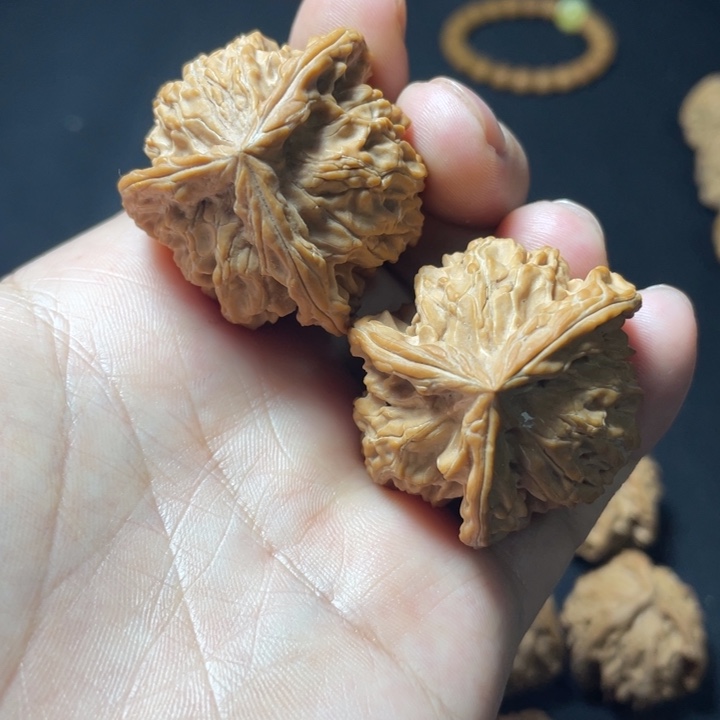 把件文玩核桃盘山三棱37mm尖有修