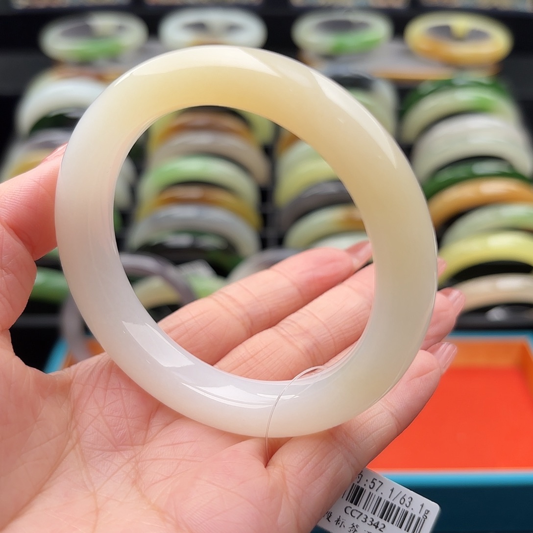 和田玉未镶嵌手镯开播福利 白底一口温柔糖 57.1