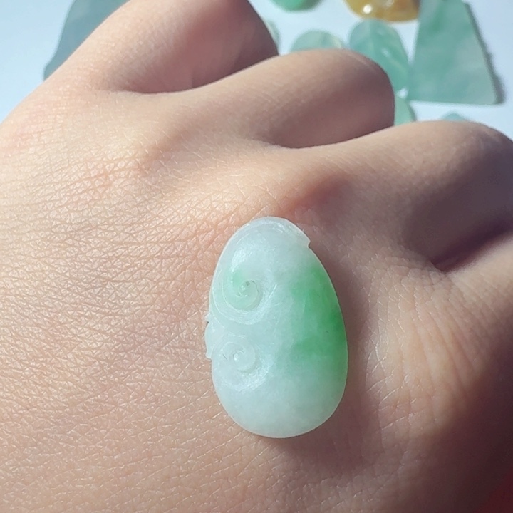 定制翡翠未镶嵌如意