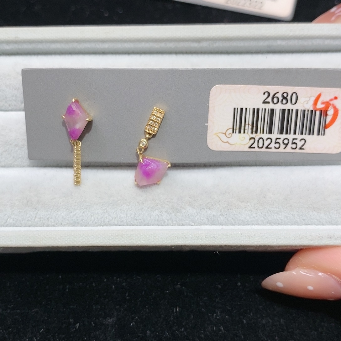 竹***然苏纪石（舒俱来）18K金镶嵌耳钉