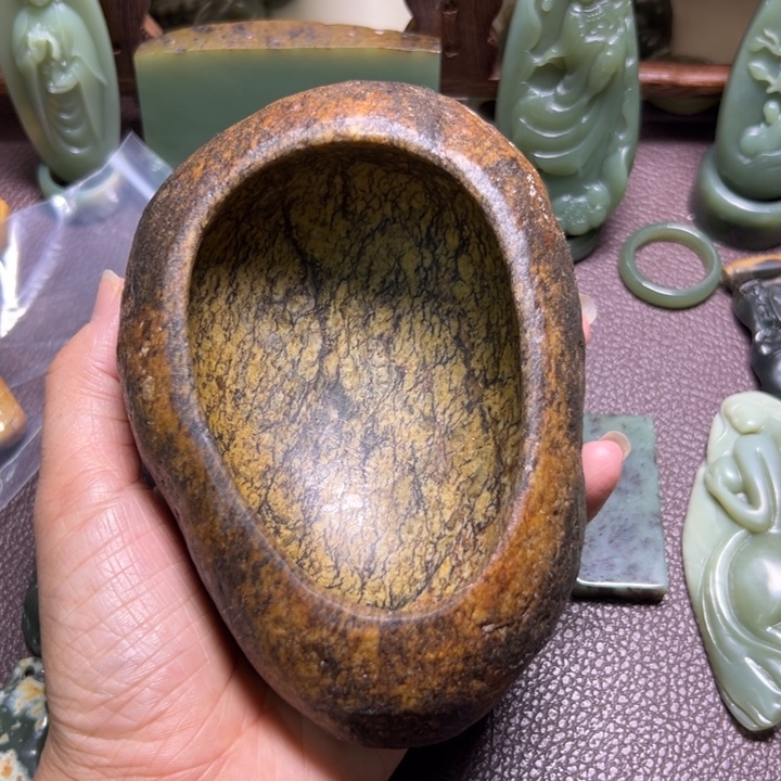 颈饰未镶嵌岫岩河磨玉（透闪石质玉）