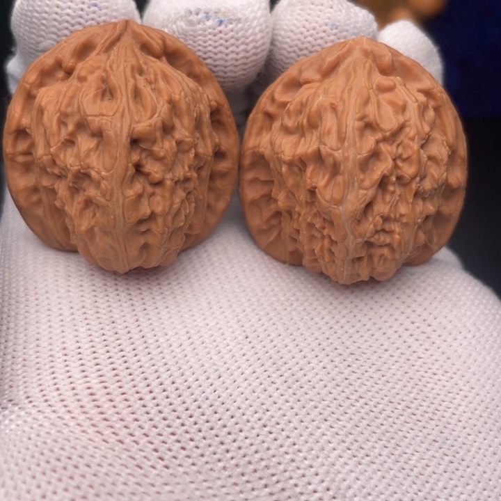 文玩核桃吊坠白狮子