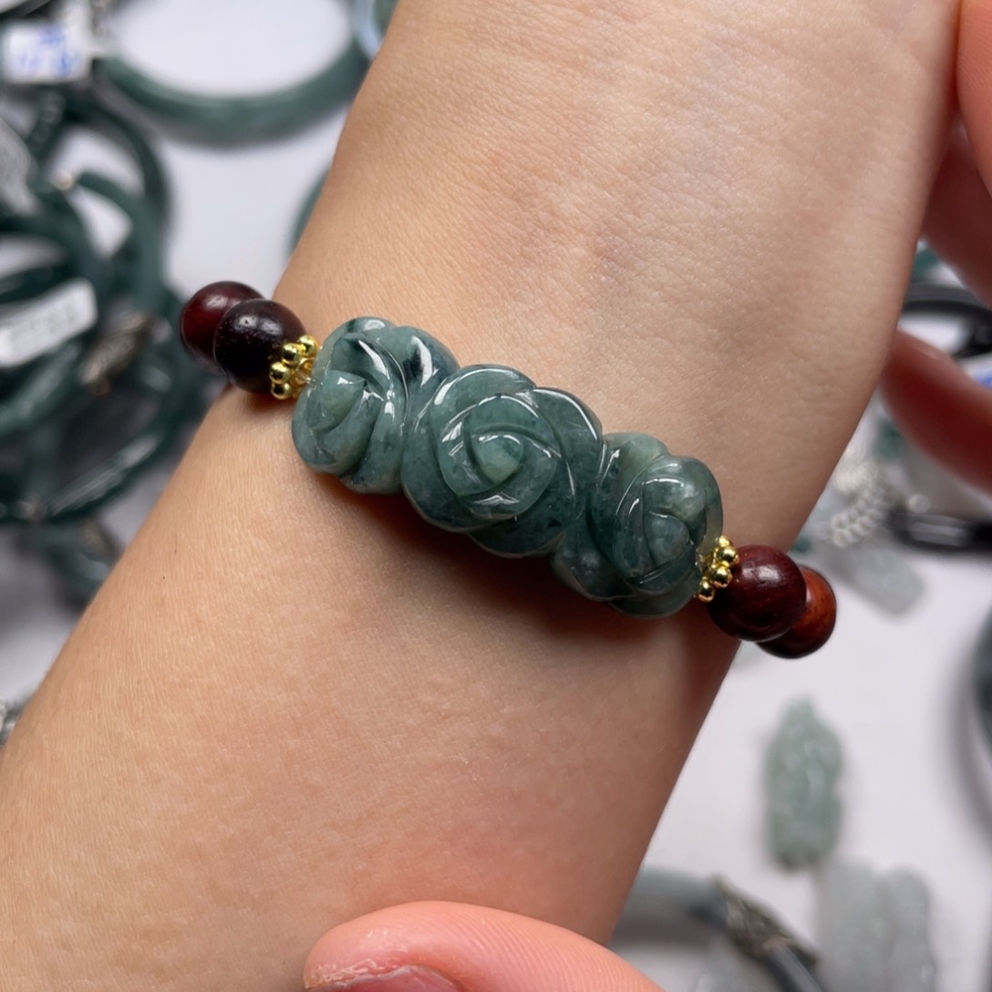 翡翠吊坠(赠链)未镶嵌