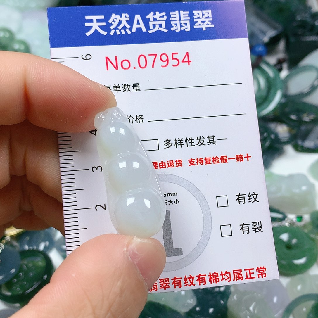 翡翠颈饰未镶嵌天然翡翠