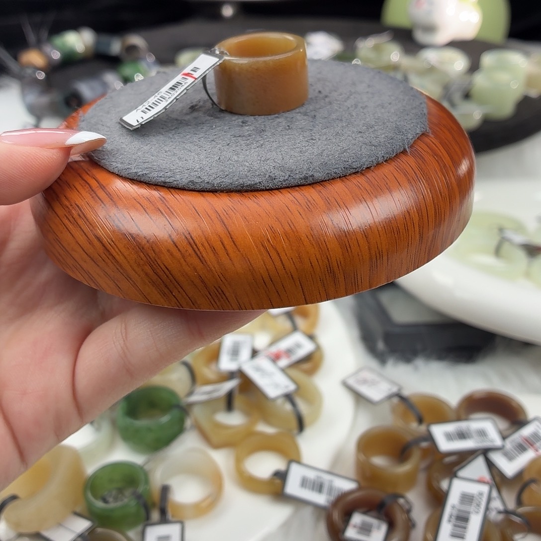 和田玉未镶嵌戒指和田玉糖色直切面15.9