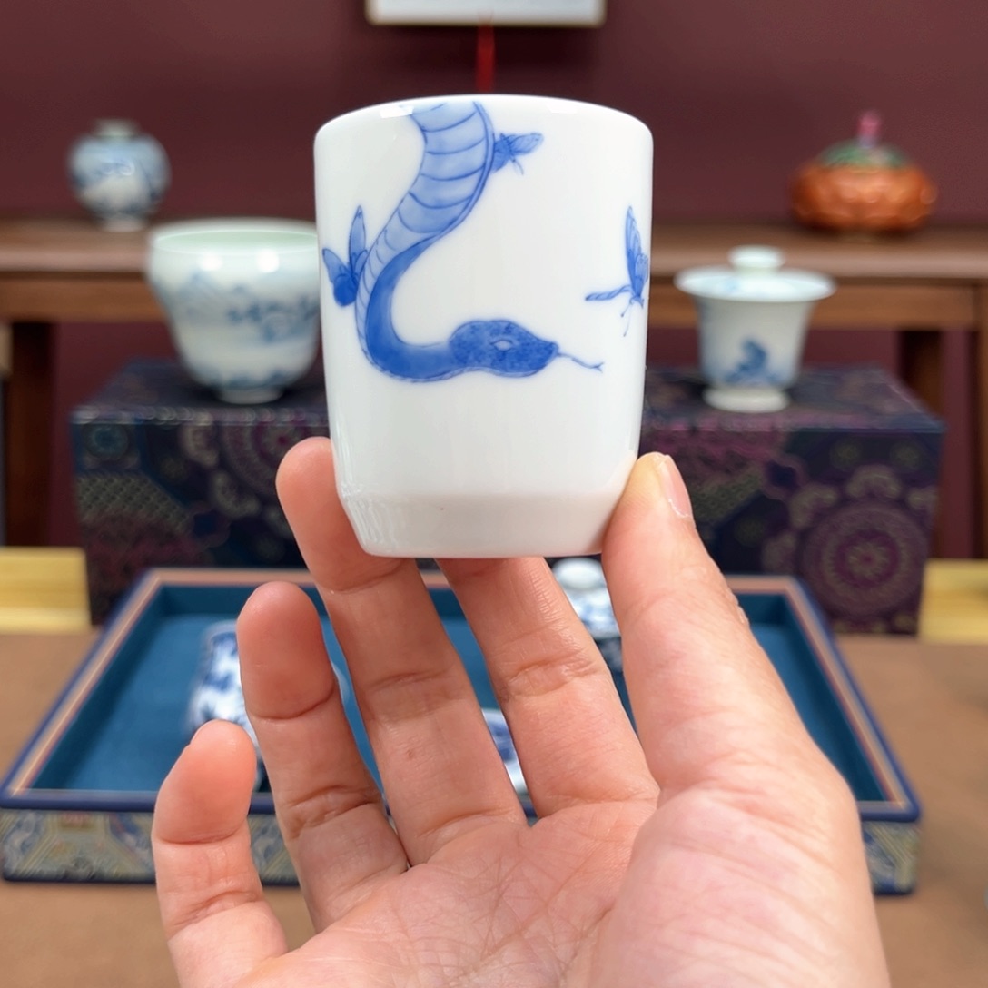 青花蝴蝶蛇玉泥闻香杯