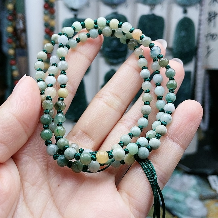 颈饰足铂镶嵌翡翠翡翠