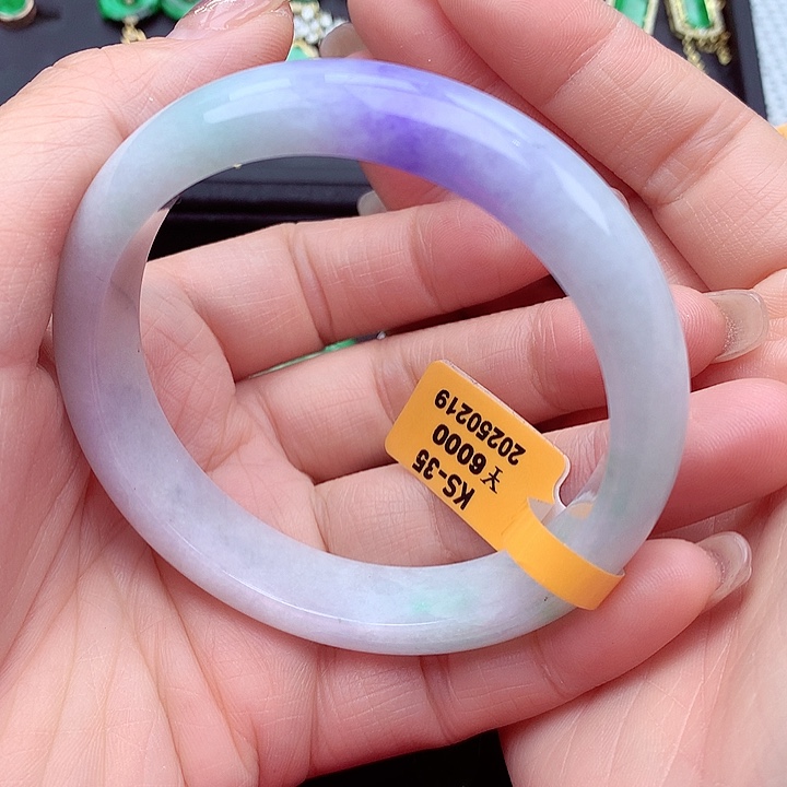 翡翠手镯未镶嵌翡翠