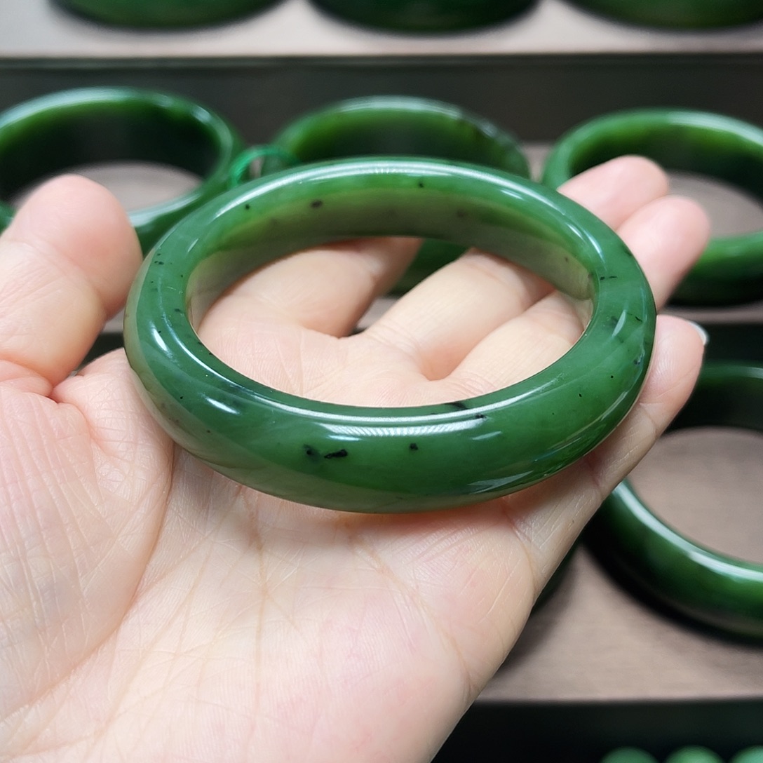 和田玉（碧玉）未镶嵌手镯
