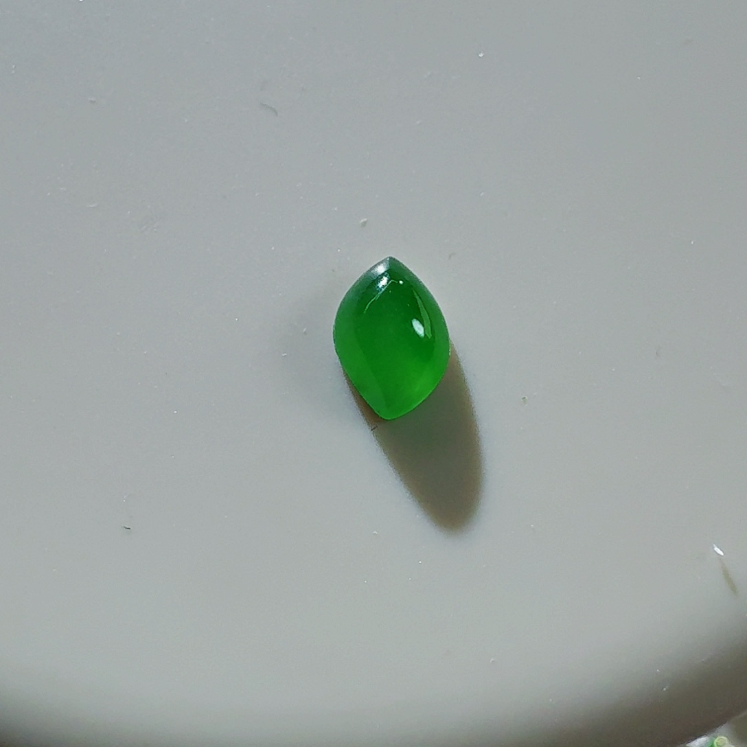 翡翠颈饰未镶嵌随形