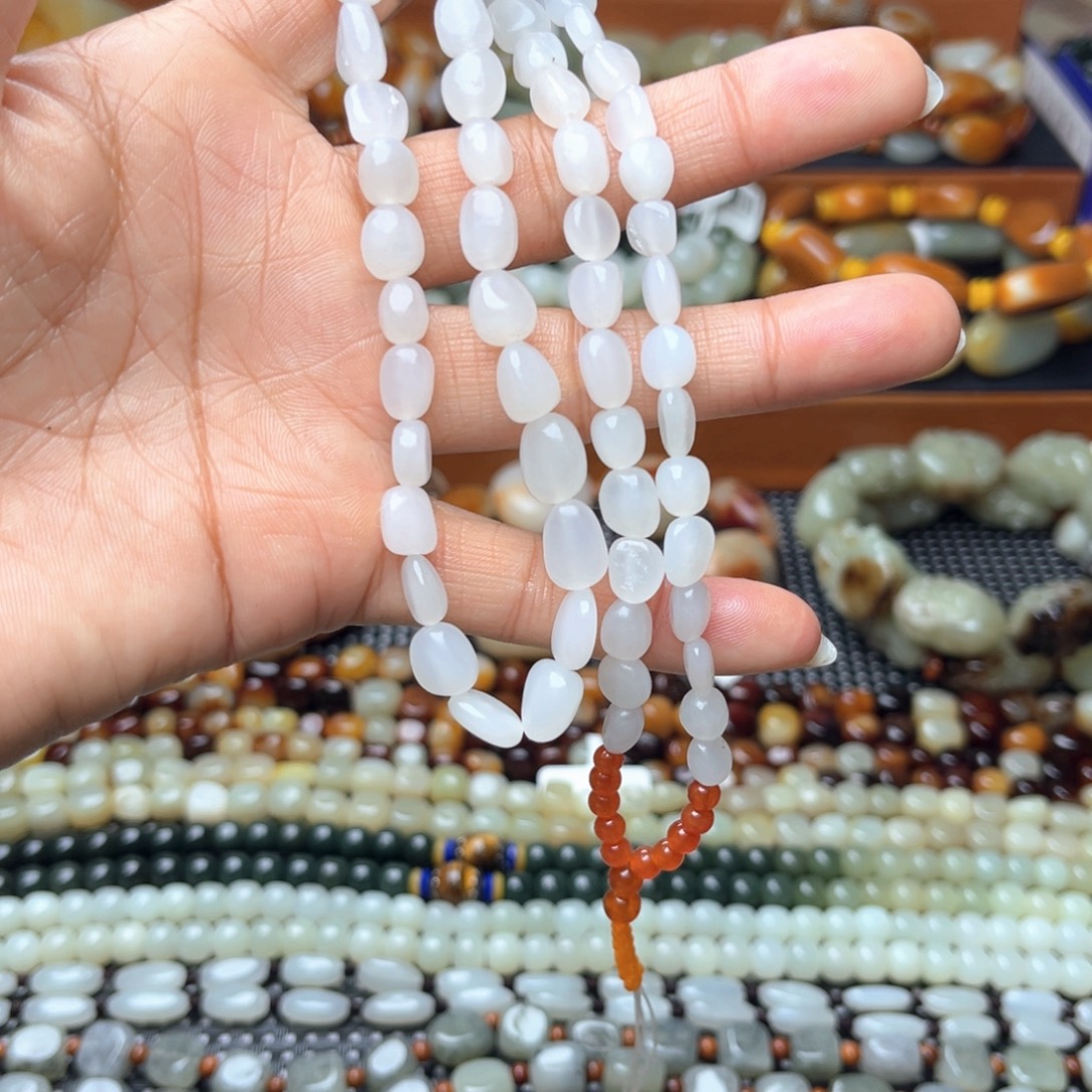 弔***）和田玉未镶嵌手链