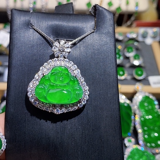 翡翠未镶嵌颈饰吊坠