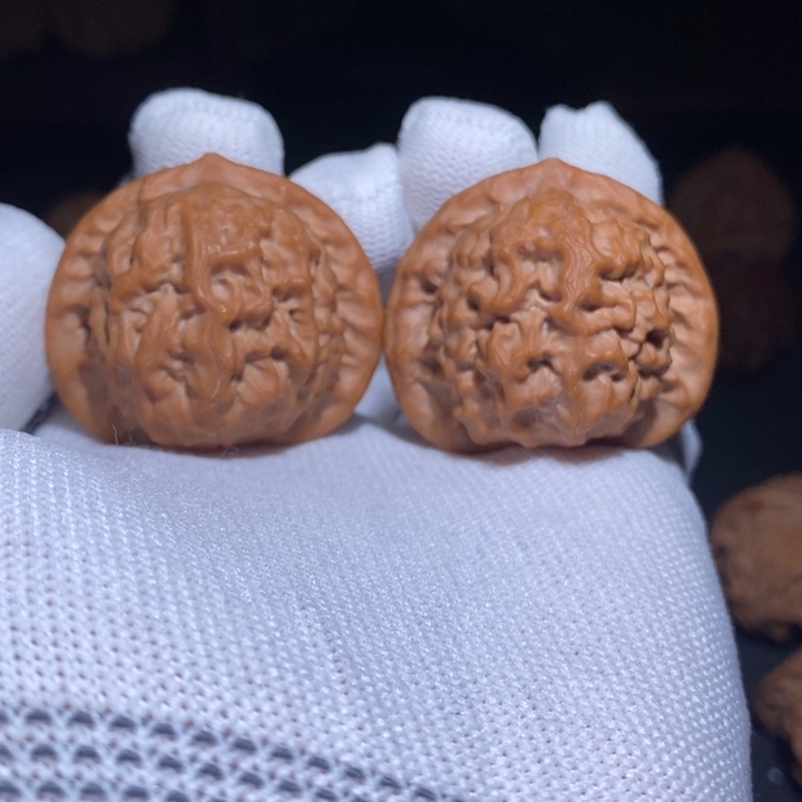 文玩核桃吊坠瓷娃娃40