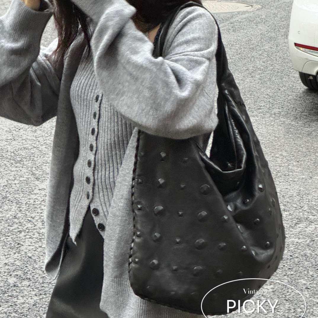 95新 BOTTEGA VENETA/葆蝶家 黑色 全皮 铆钉 大号 和尚包 单肩包