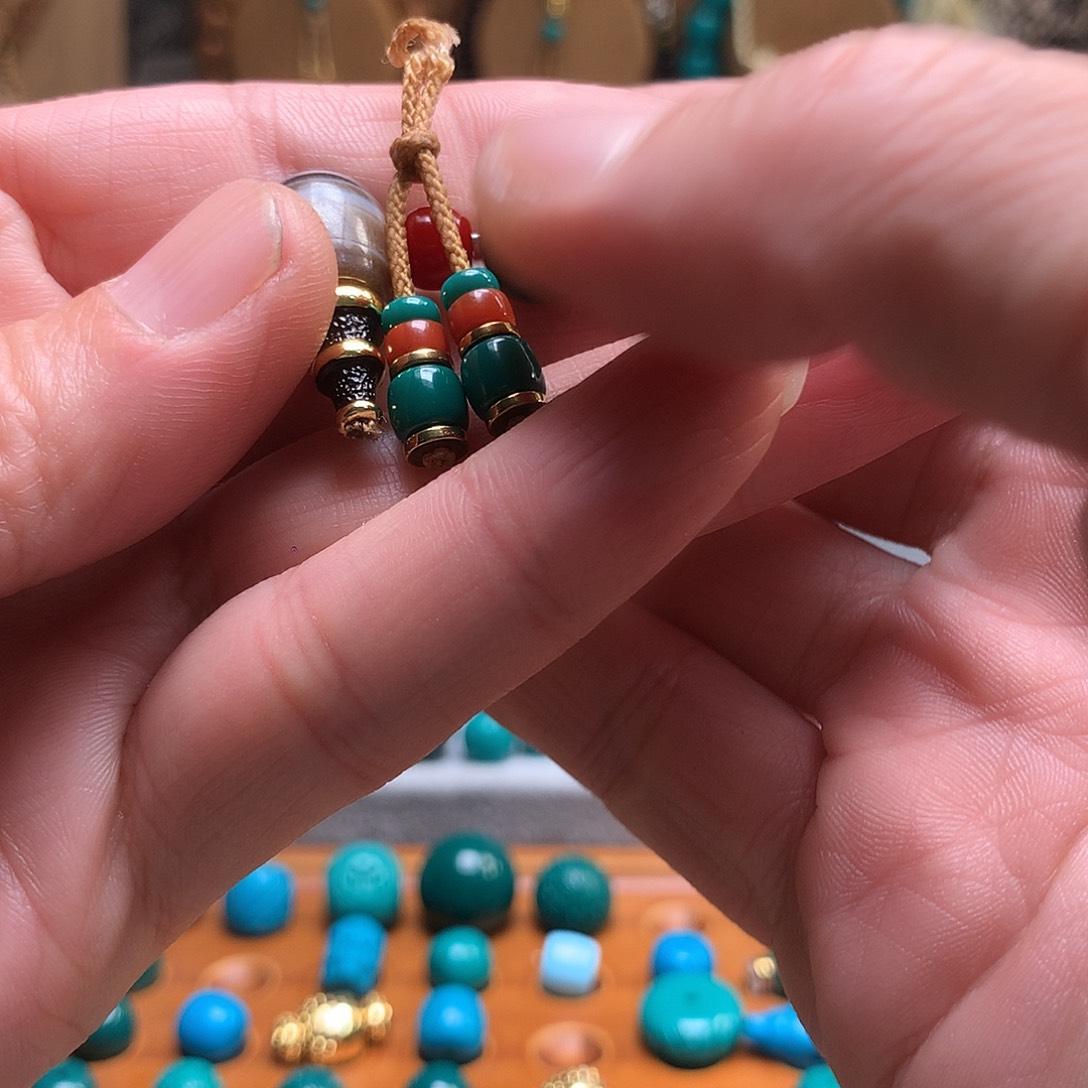 用****琉璃颈饰地狱色，11红色12m一套