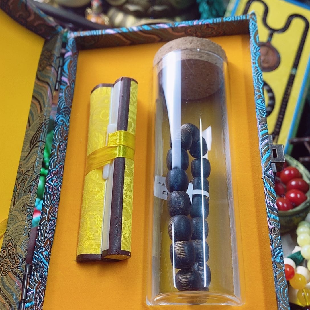 织绣摆件的时候要小心的哈不要