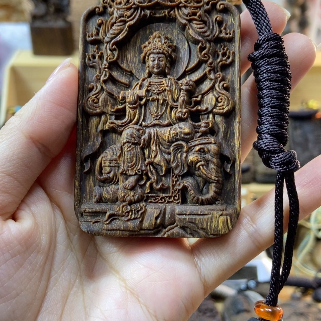 木。***?芽庄黄奇楠普贤牌