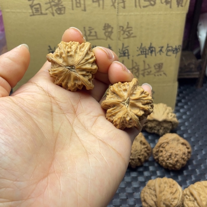 大***军吊坠文玩核桃盘山