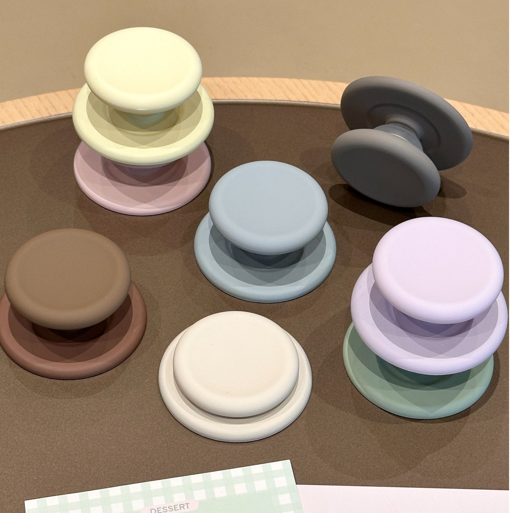 液态肤感磁吸手机壳气囊支架纯色适用小米华为OPPO苹果简约多巴胺