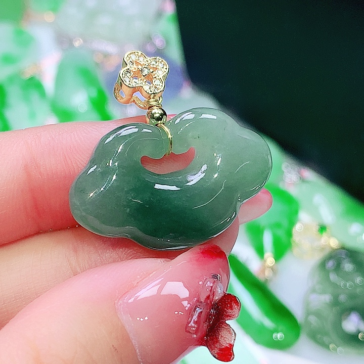 翡翠未镶嵌项圈翡翠