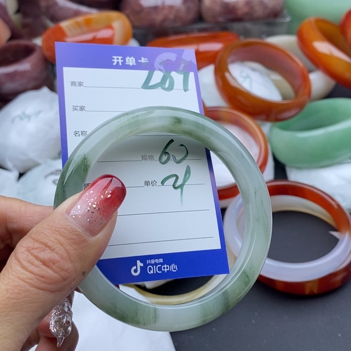 石英质玉手镯未镶嵌