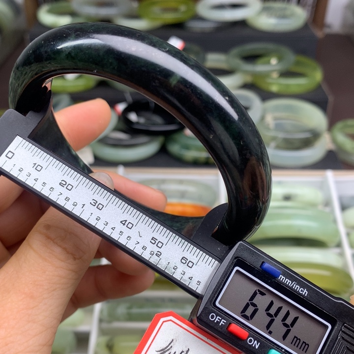 蛇纹石玉未镶嵌手镯584