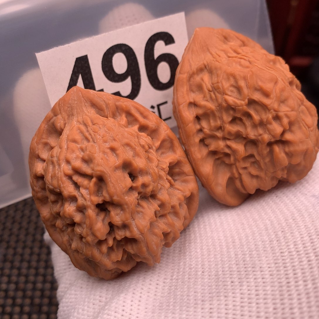 文玩核桃吊坠红狮子38