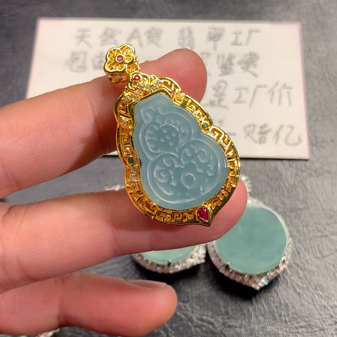 翡翠颈饰未镶嵌葫芦