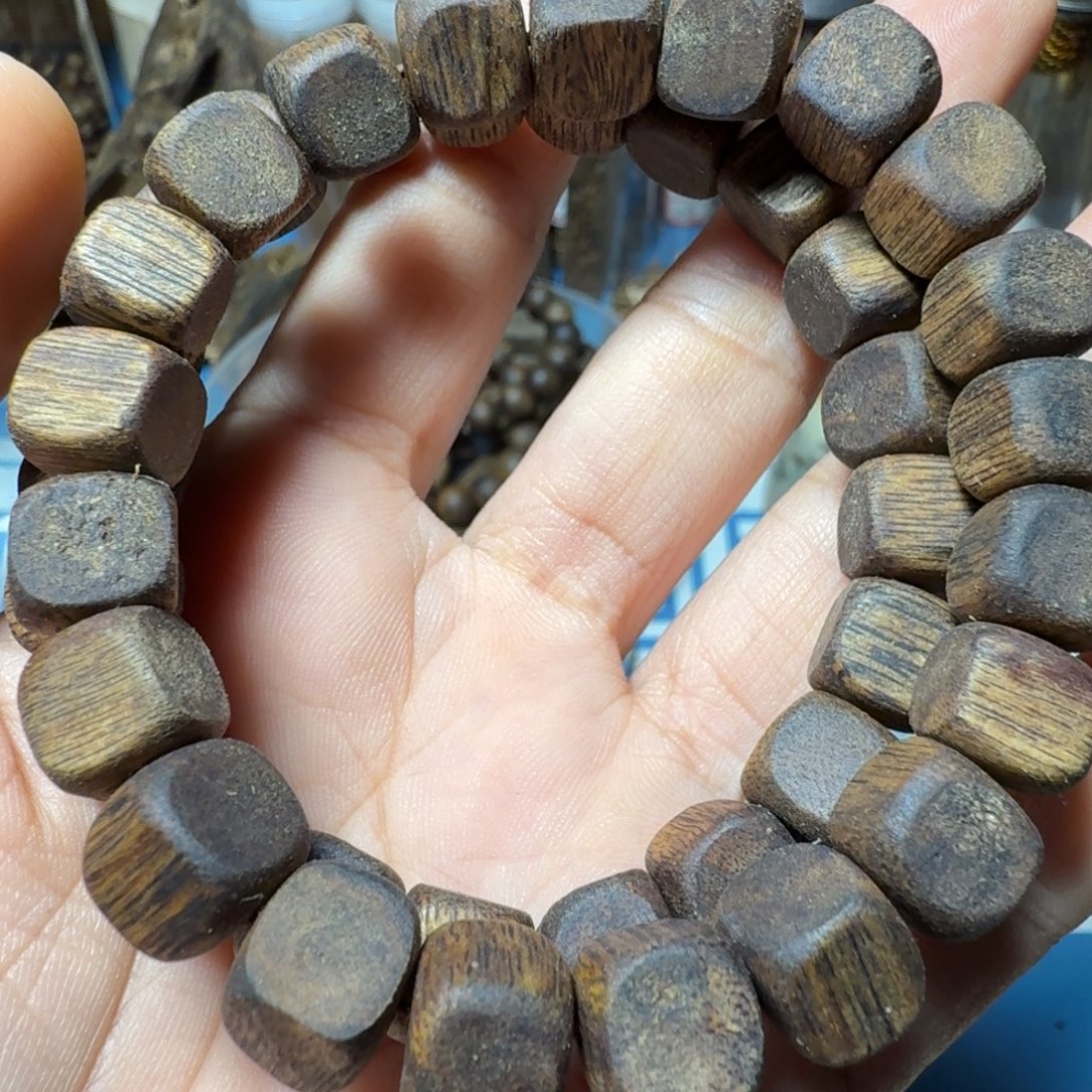 白奇乌身09方糖珠9.3克