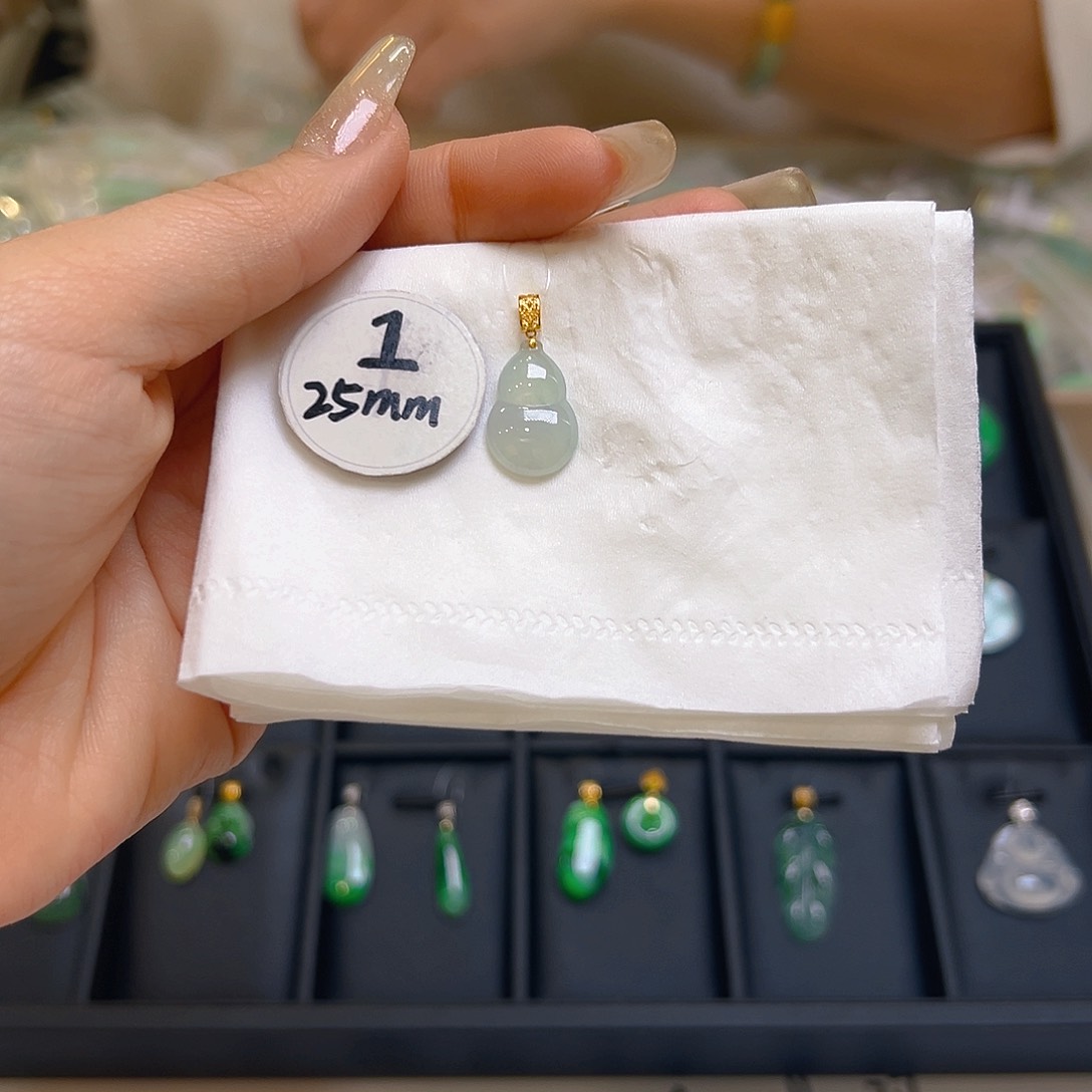 翡翠吊坠(不含链)18K金镶嵌翡翠