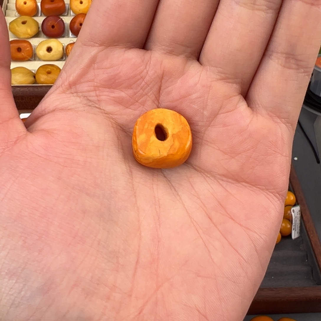 琥珀裸石未镶嵌卡**人定制