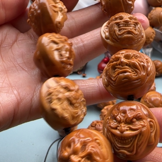 橄榄核手串雕刻工艺